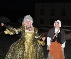 Bild vergrößern: Schauspieler in barocken Kostmen begleiten die Fhrung.